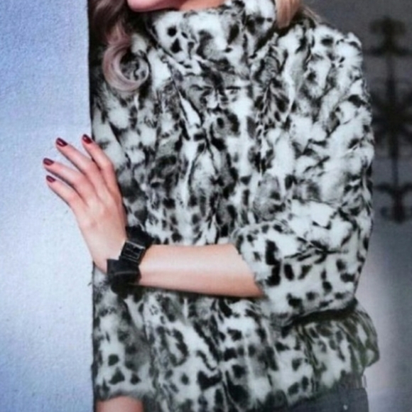 White House Black Market Jackets & Blazers - WHBM Snow Leopard Cropped Faux Fur Coat
